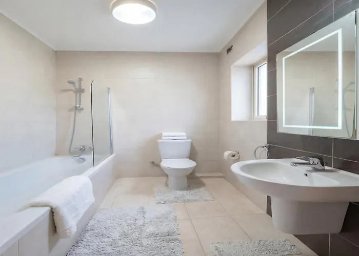 Charming Modern 1br With Balcony Views Appartement